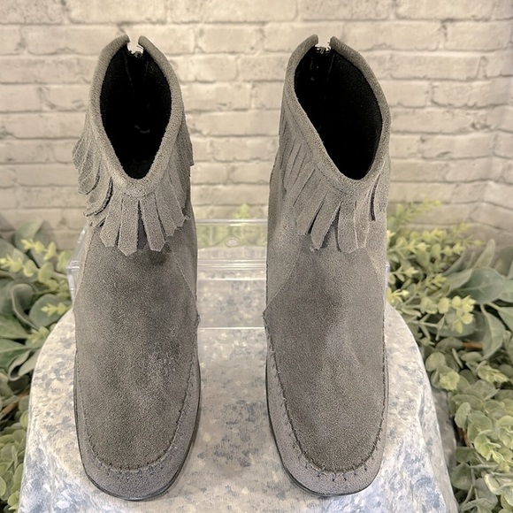 Comfort Ease by Blair - Gray Suede Moccasin Ankle Zip Booties WMS 6.5W🩶VGUC - Picture 5 of 15